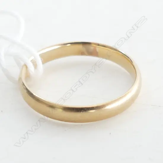 18CT GOLD BAND RING 2.5gms SIZE N 1/2