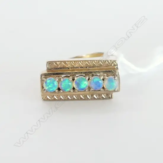 VINTAGE 9ct GOLD & 5 SMALL CABACHON OPAL RING 4.22gms