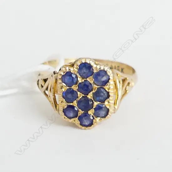 18CT GOLD & 9 SAPPHIRE CLUSTER RING 2.1gms SIZE  M