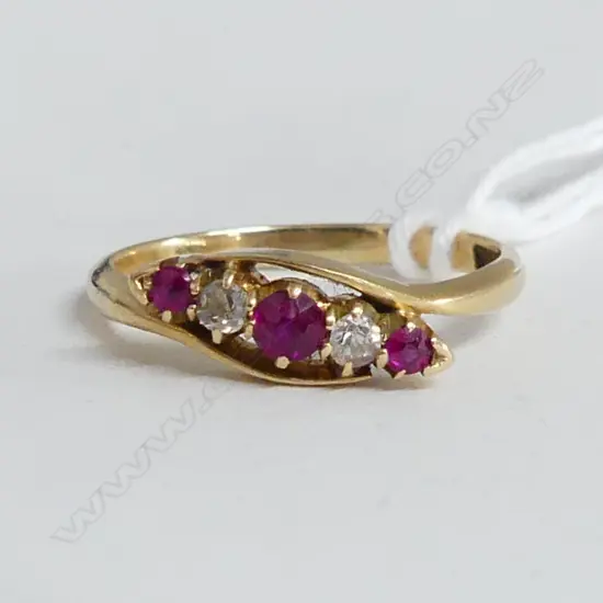 LADIES VINTAGE 18CT GOLD RUBY & DIAMOND RING SIZE P