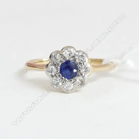VINTAGE 18CT GOLD SAPPHIRE & DIAMOND RING surface abrasions to sapphire 1.88gms