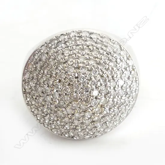 18CT WHITE GOLD & MULTI DIAMOND WIDE CONVEX DISC RING 11.2gms