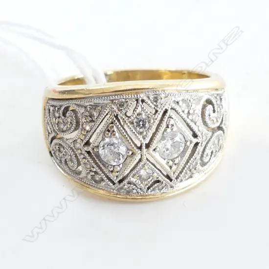 18ct GOLD & MULTI DIAMOND SET RING 2 larger diamonds. All bead set 7.48gms 