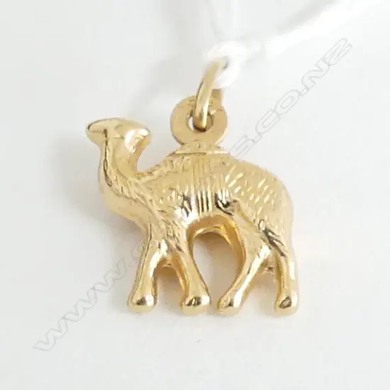 18ct GOLD CAMEL CHARM / PENDANT 1.55gms