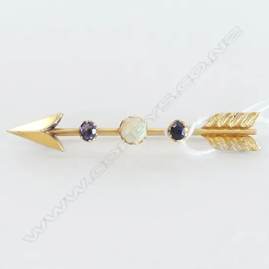 14ct GOLD ARROW BROOCH L.75mm 8.6gm w opal & 2 blue stones