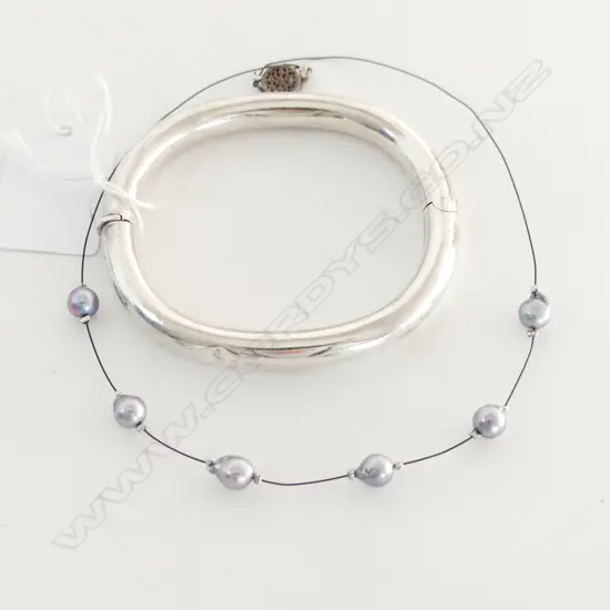 SILVER HINGED BANGLE AND PEARL NECKLACE