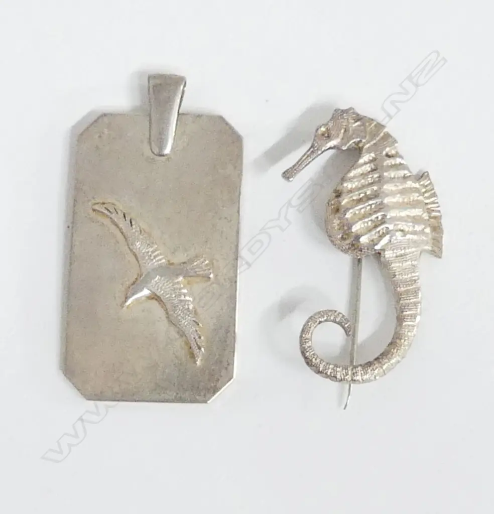 RUSSELL MURPHY SILVER SEAHORSE BROOCH & sea bird PENDANT maker's marks to back Image 1++