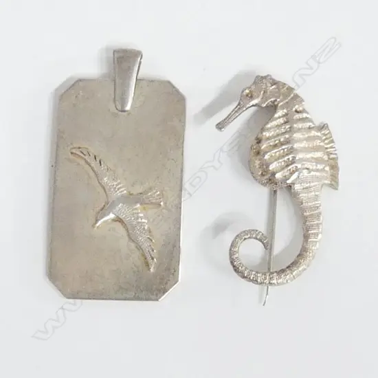 RUSSELL MURPHY SILVER SEAHORSE BROOCH & sea bird PENDANT maker's marks to back