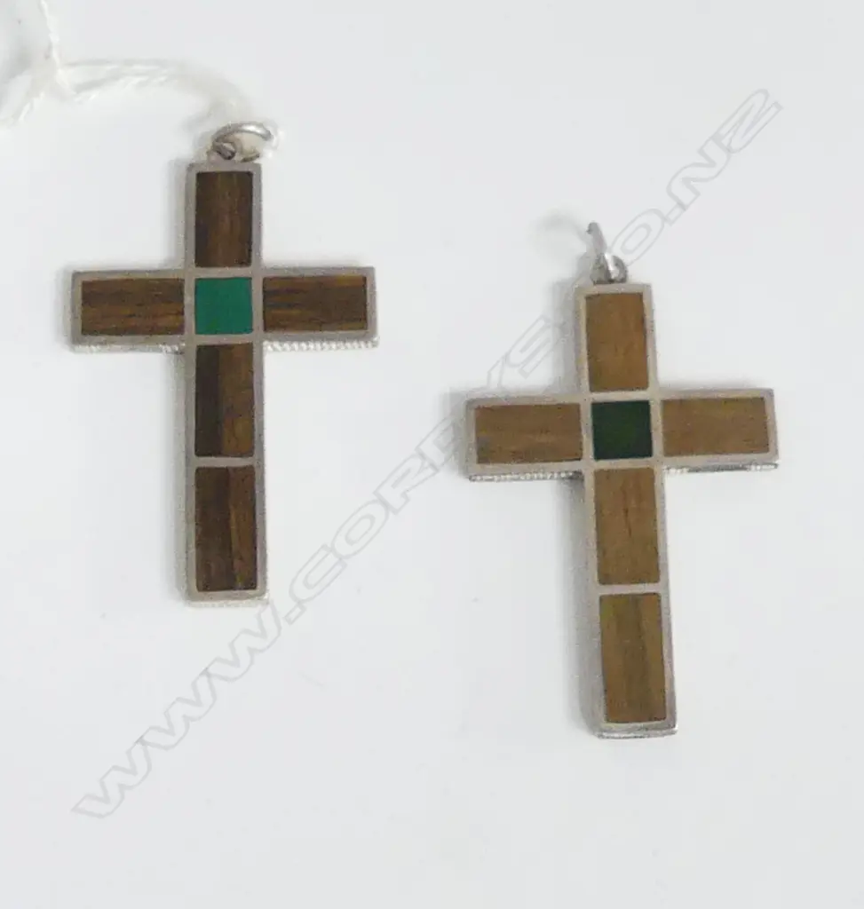 2 x RUSSELL MURPHY SILVER & LIGNUM VITAE & MALACHITE CROSS PENDANTS Image 1++