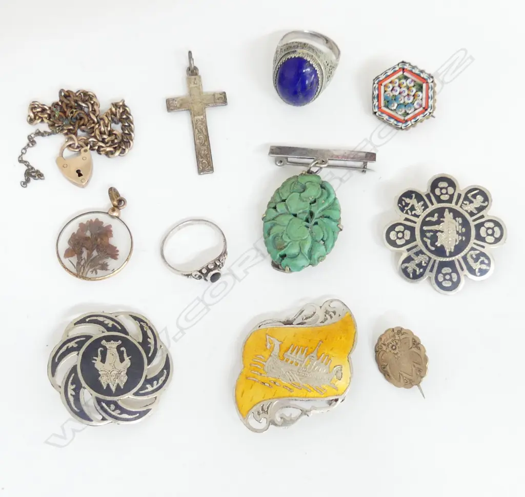 ASST MAINLY SILVER JEWELLERY: 3 X SIAM enamelled brooches + 2 gem rings + pendants + bracelet with 9ct padlock etc Image 1++