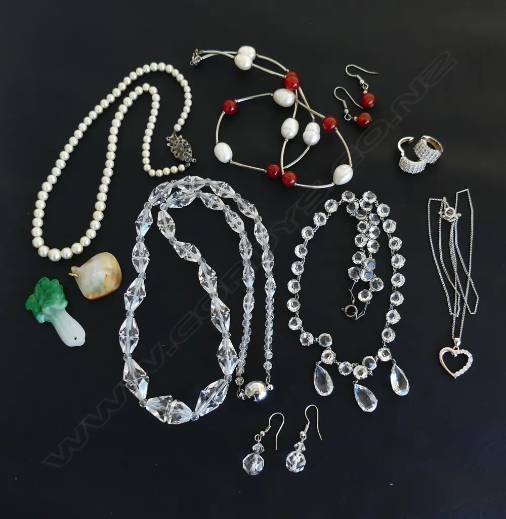 ASST JEWELLERY: crystal necklace + pearl & agate bead necklace & earring set + spinach pendant + 9ct & pearl pendant etc Image 1++