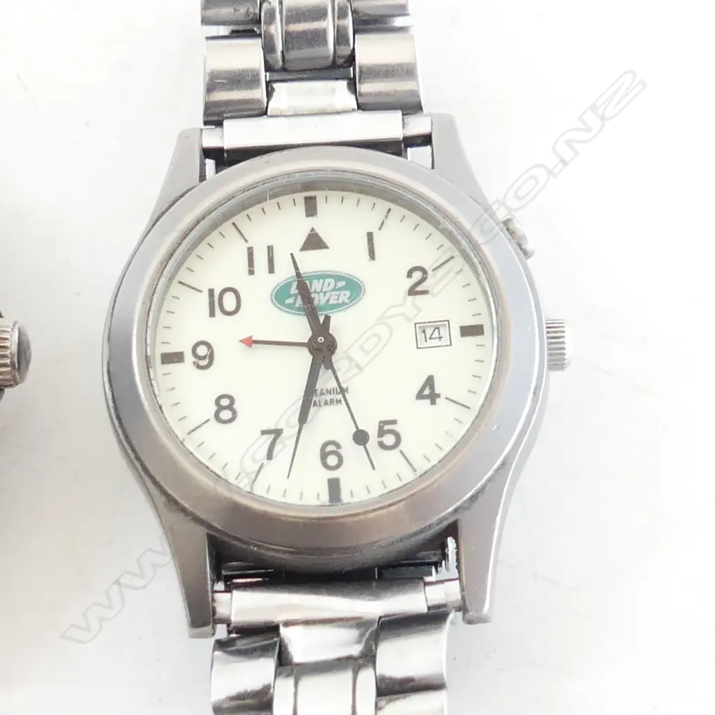 3 GENTS WRIST WATCHES: CERTINA, Q&Q, LAND ROVER Image 1++
