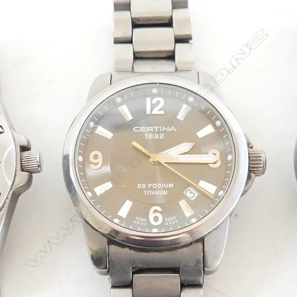 3 GENTS WRIST WATCHES: CERTINA, Q&Q, LAND ROVER Image 1++