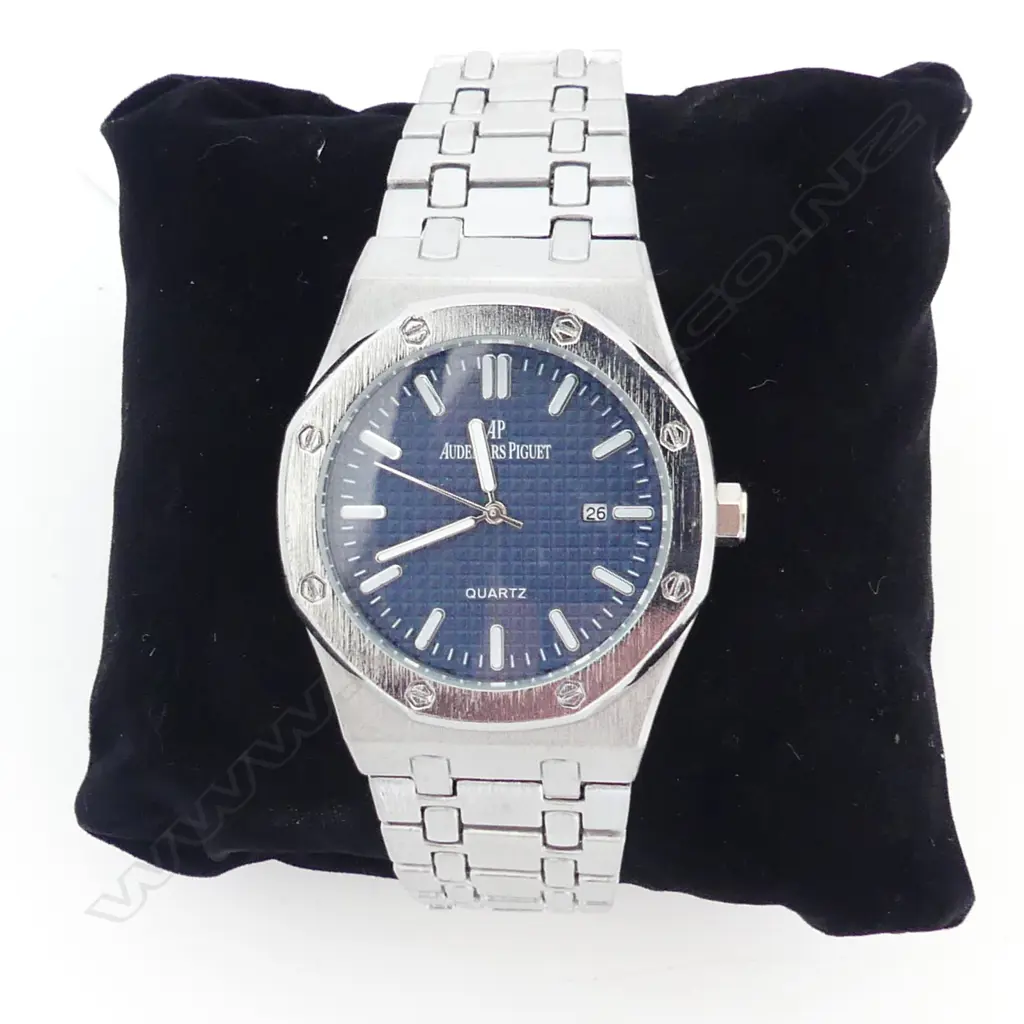 GENTS REPLICA  'AUDEMARS PIQUET' WATCH, STAINLESS STEEL , BOXED Image 1++