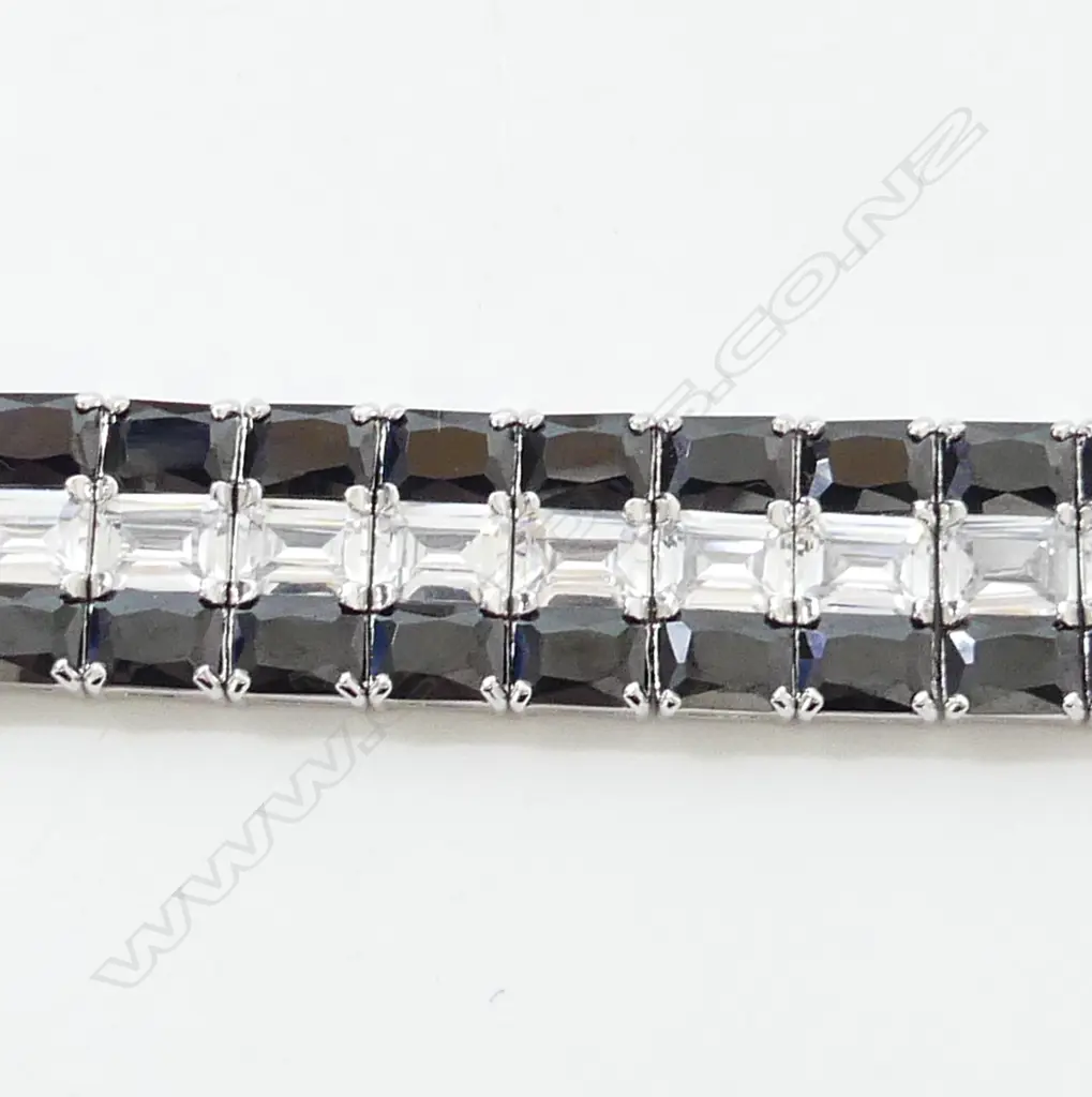 'FIFTH AVENUE COLLECTION' COSTUME QUALITY WIDE BRACELET BLACK & WHITE STONES. BOXED Image 1++