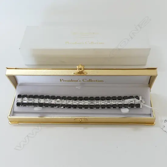 'FIFTH AVENUE COLLECTION' COSTUME QUALITY WIDE BRACELET BLACK & WHITE STONES. BOXED