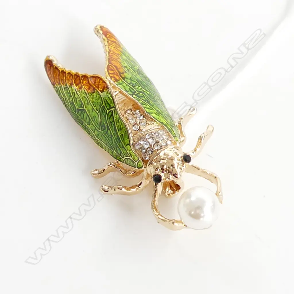 GOLD PLATED & ENAMEL CICADA BROOCH WITH FAUX PEARL Image 1++