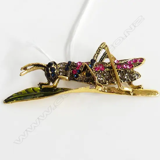 GOLOURFUL GOLD GILD PRAYING MANTIS BROOCH