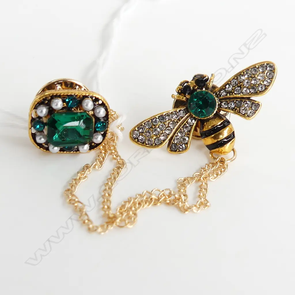 GOLD GILD & COLOURED STONE 2 PC BEE & FLOWER PIN Image 1++