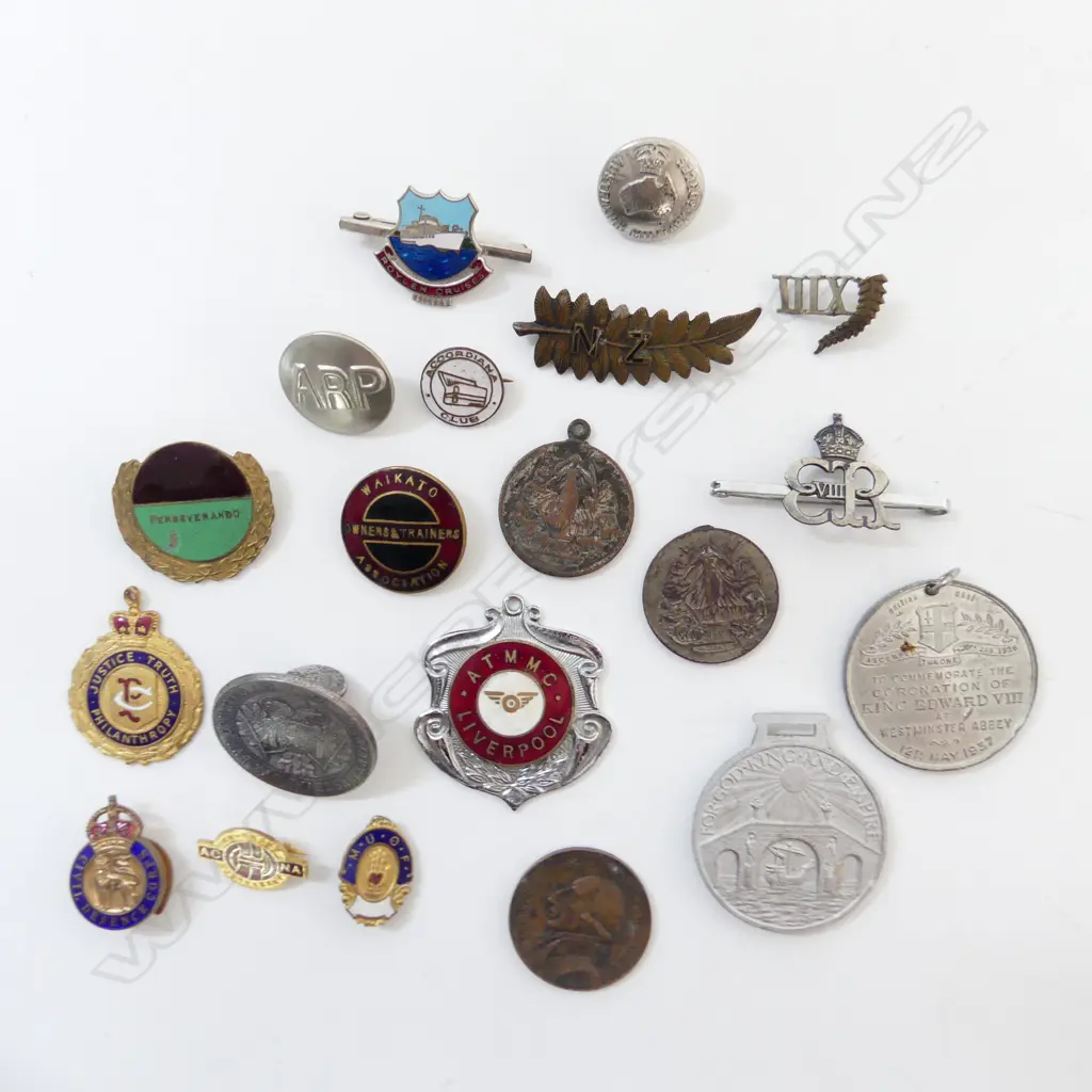 ASST. BADGES INCL. 3 ROYAL MEDALLIONS Image 1++