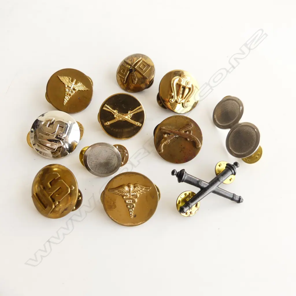 10 AMERICAN ARMY BADGES Image 1++