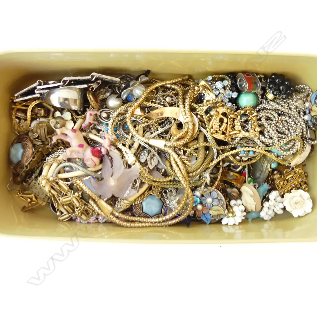 ASST. COSTUME JEWELLERY Image 1++