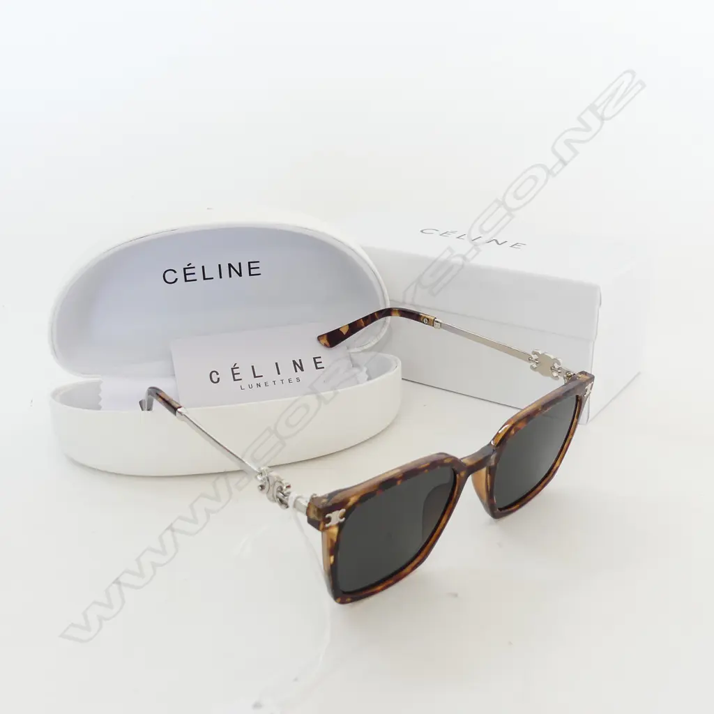 PR WOMAN'S 'CELINE STYLE' GLASSES IN CASE Image 1++