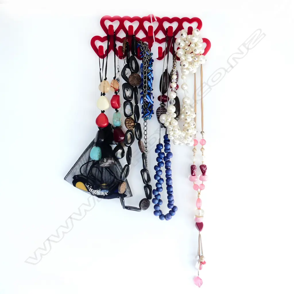 8 ASST. FASHION NECKLACES + BRACELET Image 1++