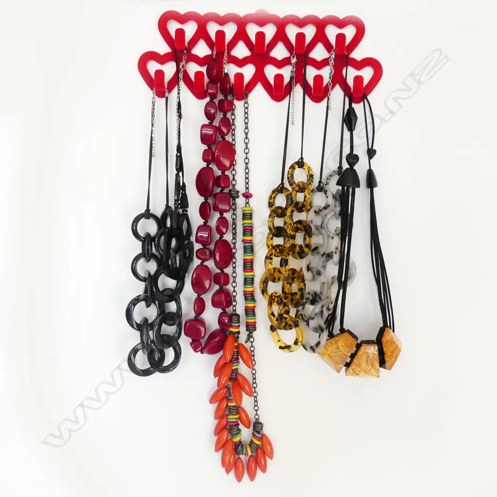 7 ASST. FASHION NECKLACES Image 1++