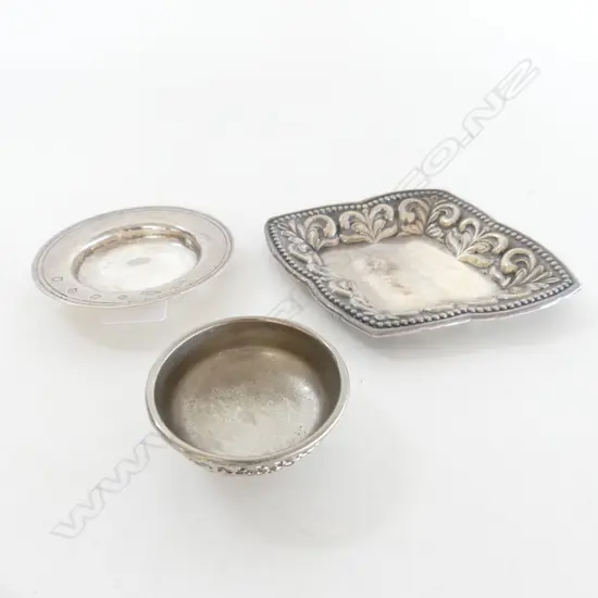 2 STG SILVER DISHES 66gm + CHINESE METAL BOWL 55mm dia