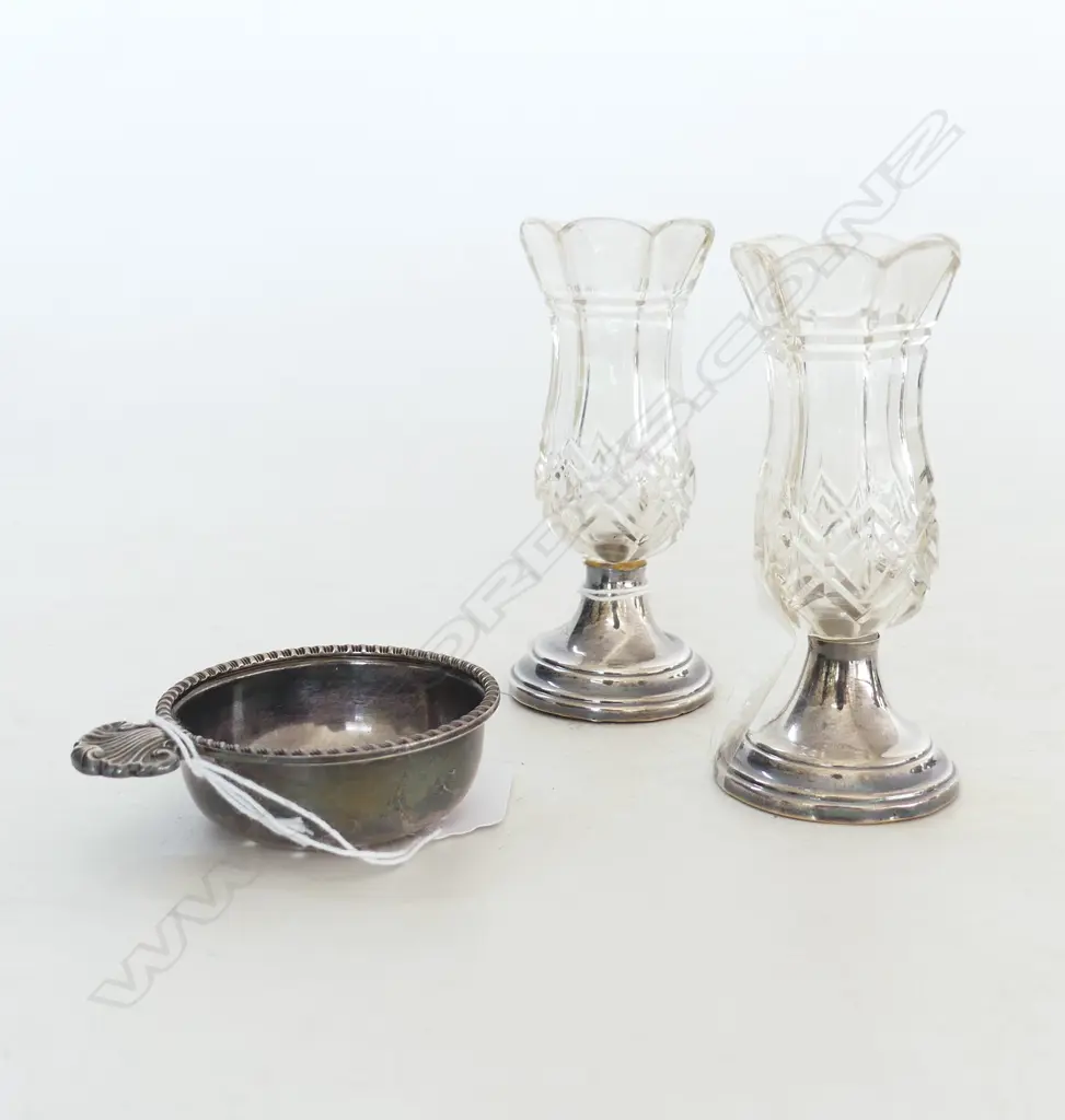 S/SILVER TEA STRAINER 38GRMS & PR CRYSTAL & SILVER POSIE VASES H100MM Image 1++