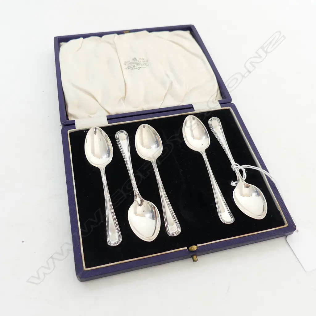 SET 5 SILVER TEASPOONS IN CASE bead pattern Sheffield 1933 65gms Image 1++