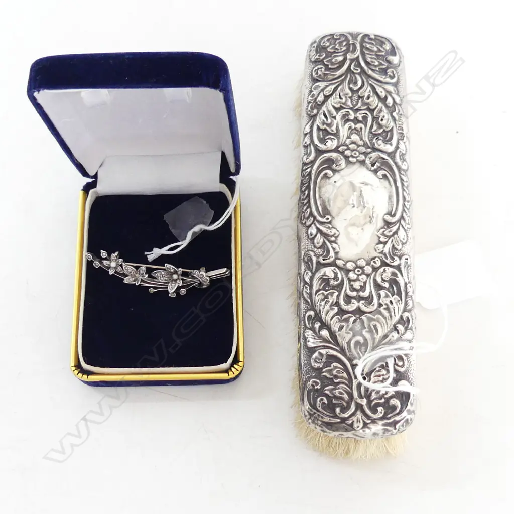 S/SILVER CLOTHES BRUSH &SILVER & PEARL BROOCH Image 1++