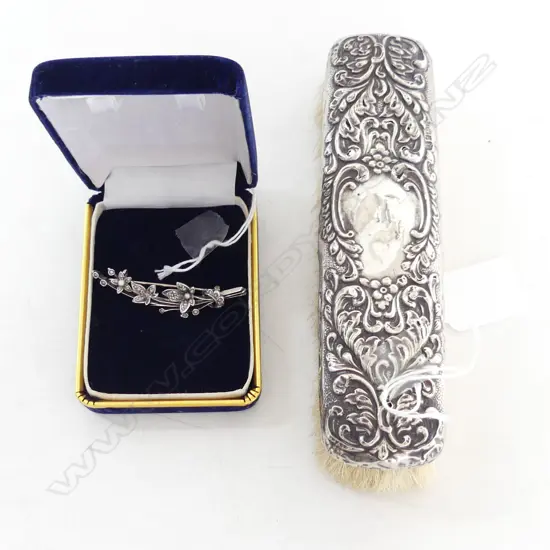 S/SILVER CLOTHES BRUSH &SILVER & PEARL BROOCH