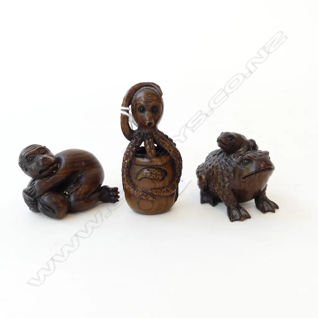 3 CARVED WOODEN NESUKE, MONKEY, FROG, OCTOPUS - ALL SIGNED H.60mm Image 1++
