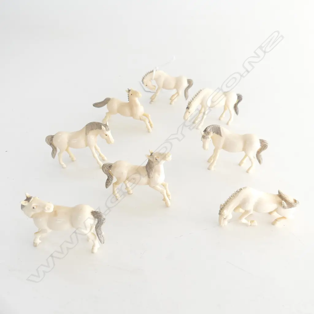 8 IVORY HORSES H.45mm Image 1++