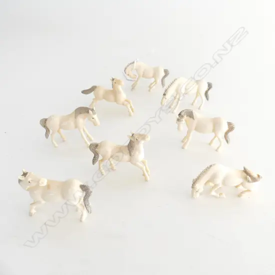 8 IVORY HORSES H.45mm