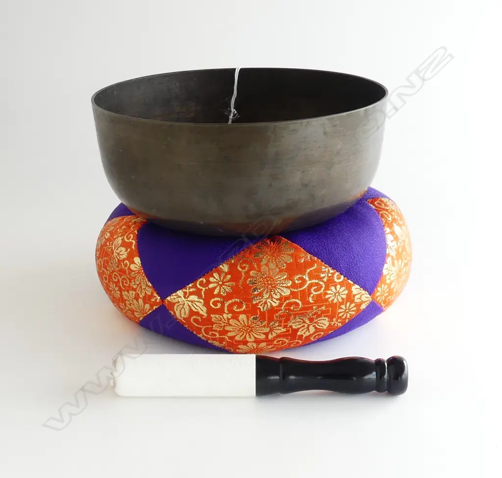 OLD JAPANESE SINGING BOWL ON A NEW CUSHION, DIA 175, H 75mm Image 1++