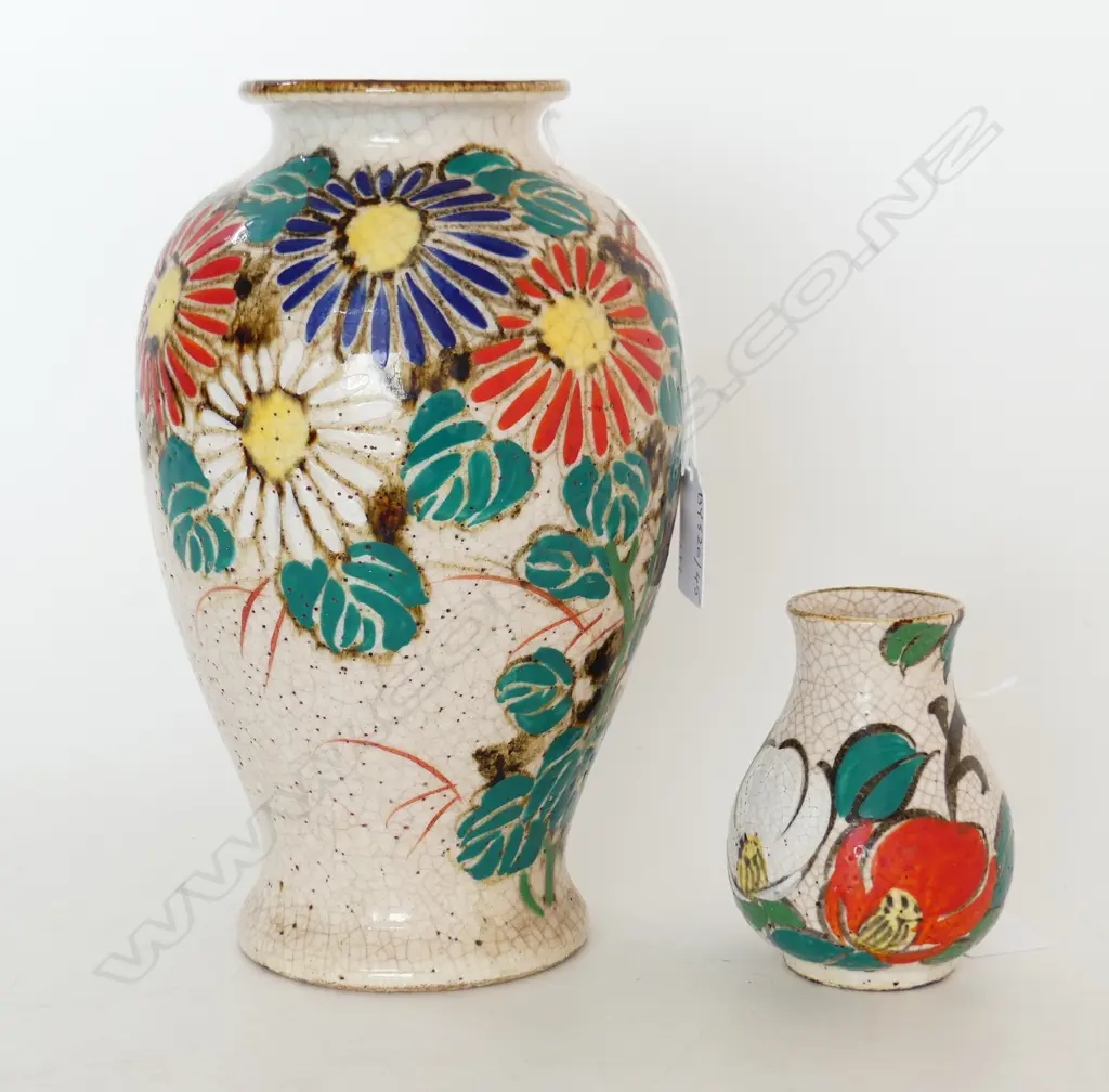 2 CRACQUALINE CHINESE VASES TALLEST230MM SMALLER100MM Image 1++