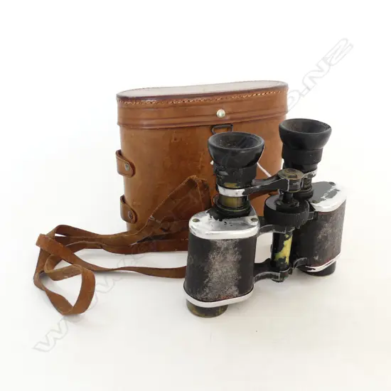 C1900 LEATHER CASED FIELD GLASSES/BINOCULARS