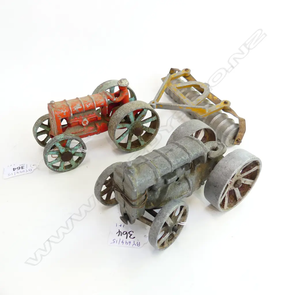 FUN HO TRACTOR & ROLLER L210MM & ANOTHER TRACTOR L140 Image 1++