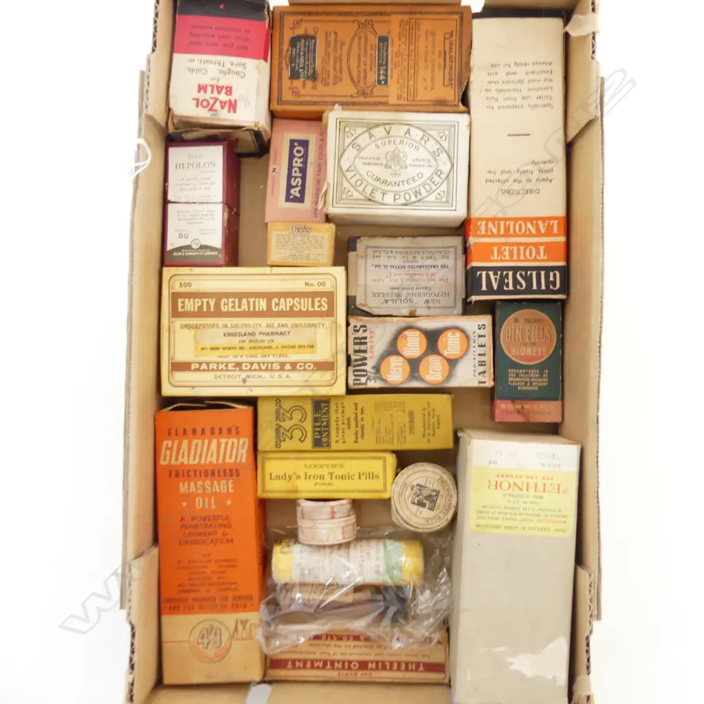 19 ITEMS OF VINTAGE MEDICAL & PHARMACEUTICAL PACKAGING & CONTENTS  Image 1++