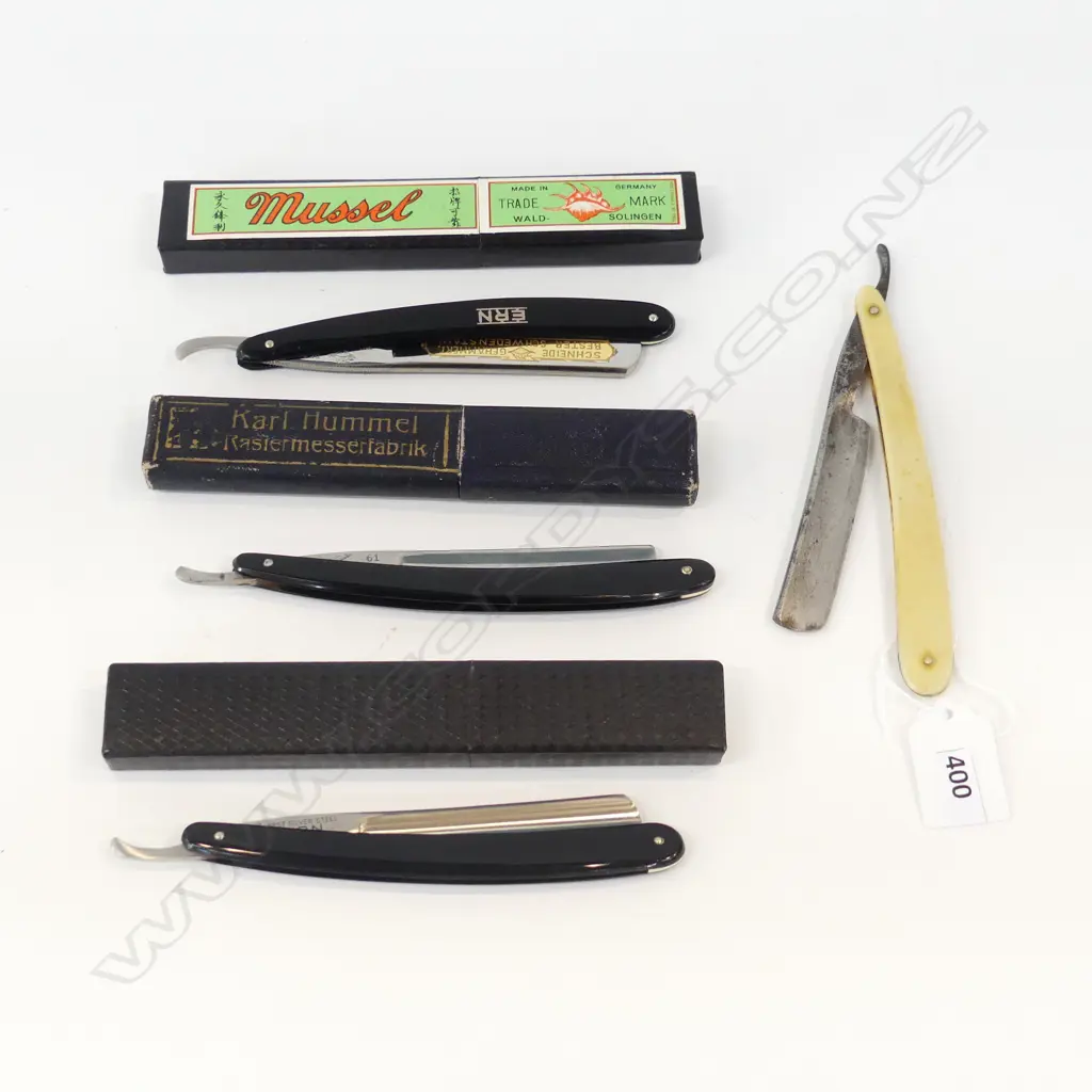 4 CUT THROAT RAZORS INCLUDING 2 BY C.F.FERN 1913 THE MUSSEL RAZOR WITN 2 UNUSED OLD STOCK Image 1++