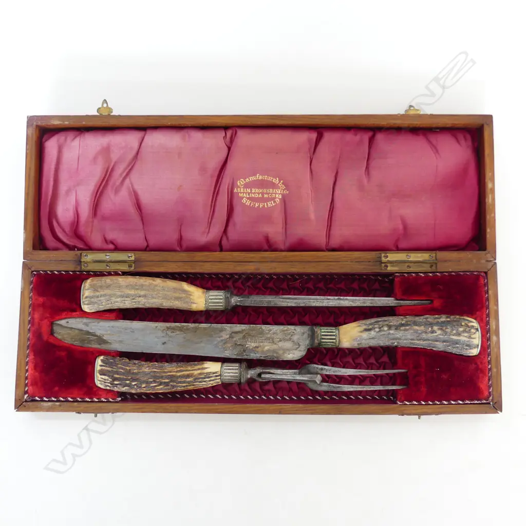 CASED STAG HORN HANDLED CARVING SET L450MM Image 1++