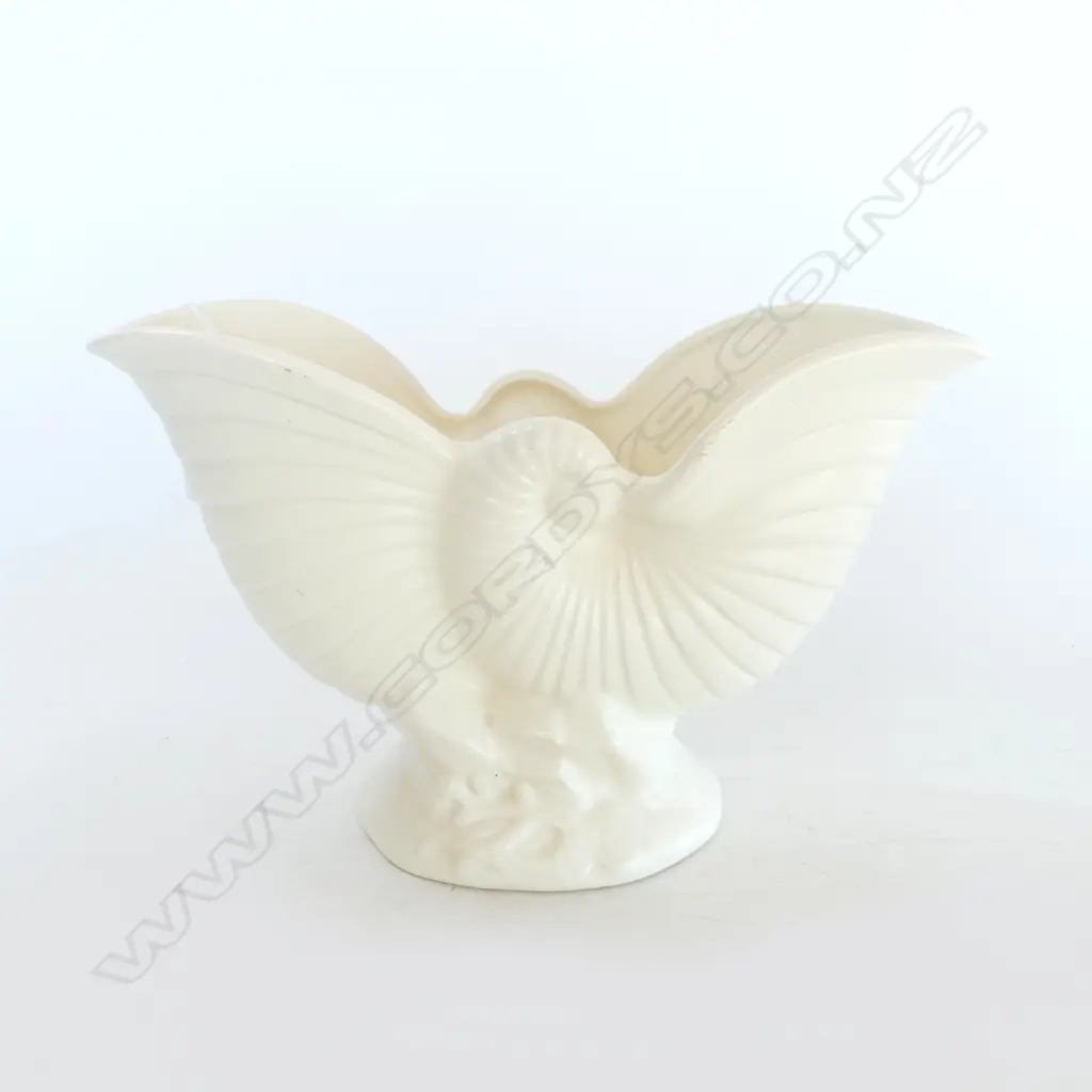 CROWN LYNN WHITE NAUTILUS SHELL VASE W.28 cm Image 1++