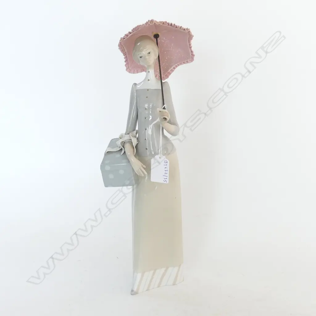 LLADRO FIG LADY WITH PARASOL H370MM Image 1++