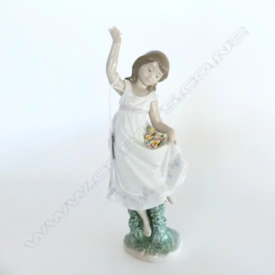LLADRO #6580 'GARDEN DANCE' H.240mm + box