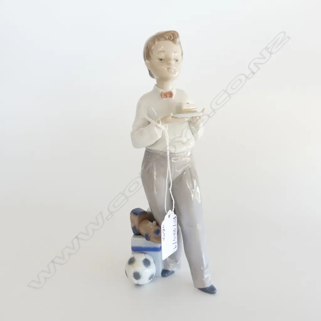 LLADRO #5888 'GUEST OF HONOR' H.210mm + box Image 1++