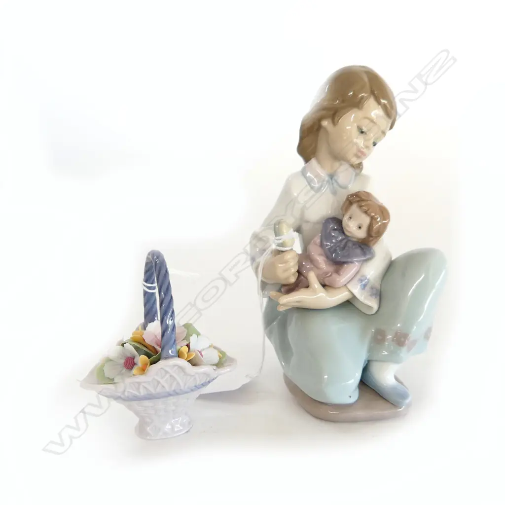 LLADRO #5990 'THOUGHFUL CARESS' H.140mm + #7580 'A BASKET OF BLOSSOM' H.75mm both w. box Image 1++