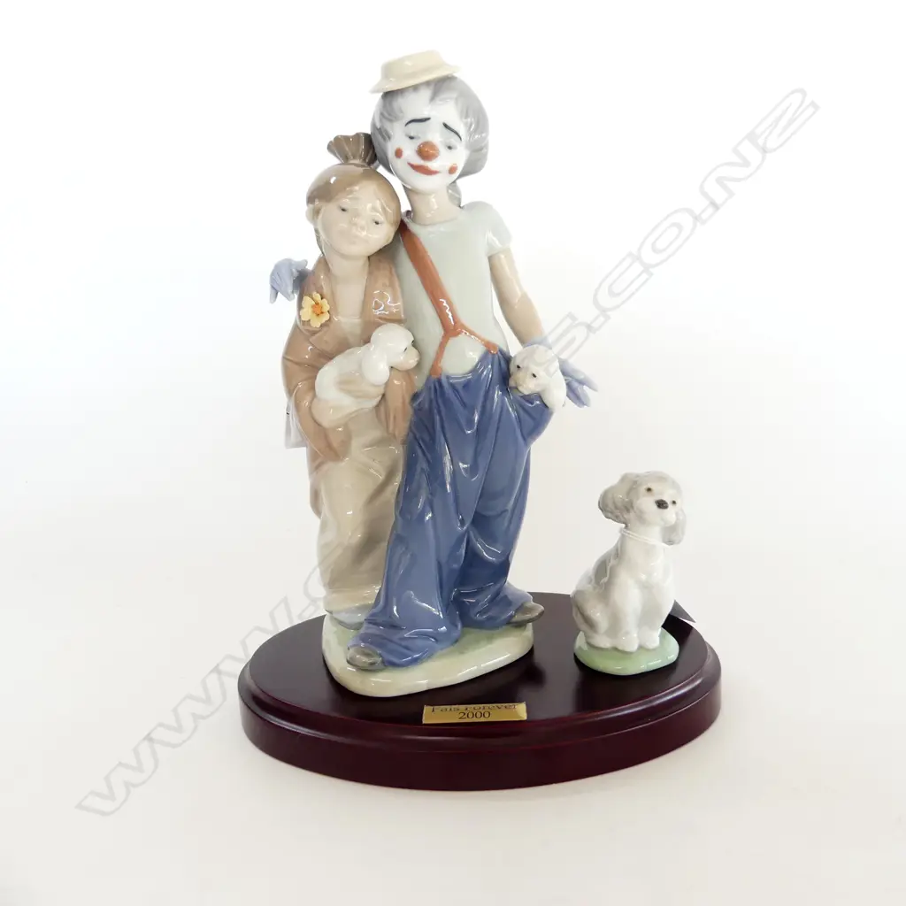 2 PCES LLADRO SOCIETY; #7686 'PALS FOREVER' H.225mm + DOG #7685 'A FRIEND FOR LIFE' H.75mm both w. box Image 1++